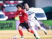 三亿体育体育app-长春亚泰客场惜败对手，战术调整需进一步的简单介绍