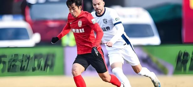 三亿体育体育app-长春亚泰客场惜败对手，战术调整需进一步的简单介绍