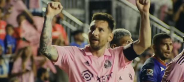 三亿体育体育活动-梅西绝杀对手全队欢庆重要胜利