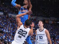 俄克拉荷马雷霆队勇夺连胜，篮球战绩飙升高居榜首的简单介绍