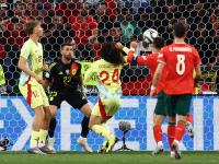 三亿体育体育下载-欧国联比赛重燃战火，球员们全力拼搏