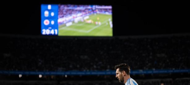 三亿体育体育投注-巴萨再获胜，梅西全场发挥出色助球队拿下比赛