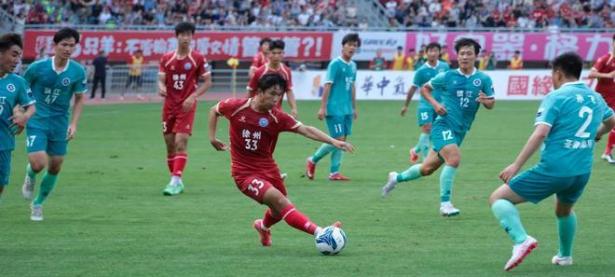 三亿体育体育网站入口-球员们在赛场上拼尽全力，为胜利而战