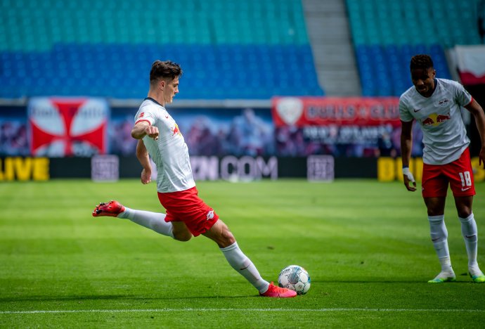 包含捷克击败荷兰，帕特里克·席克双响的词条