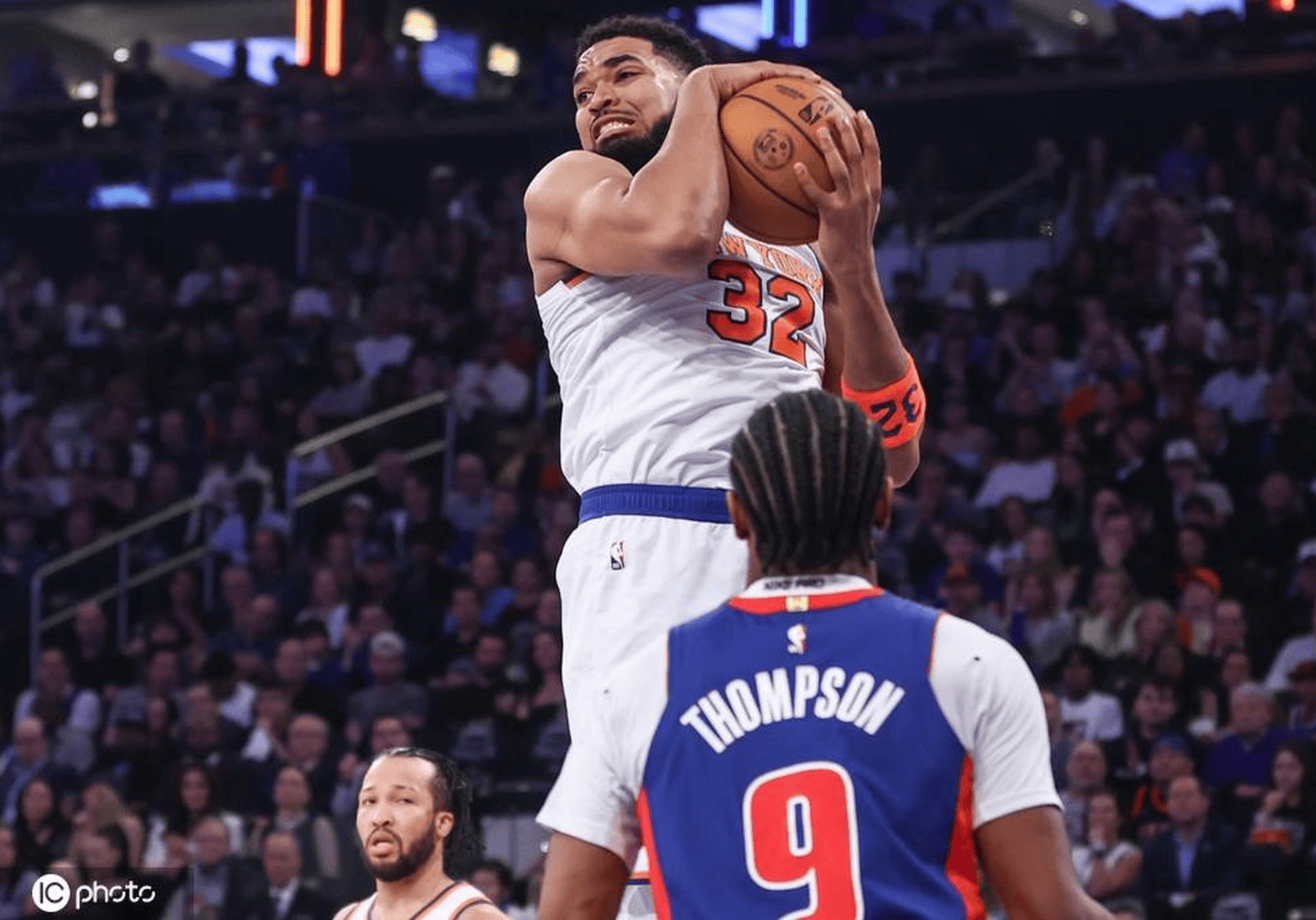 犹他爵士再度胜出，唐斯全场砍下全队最高26分