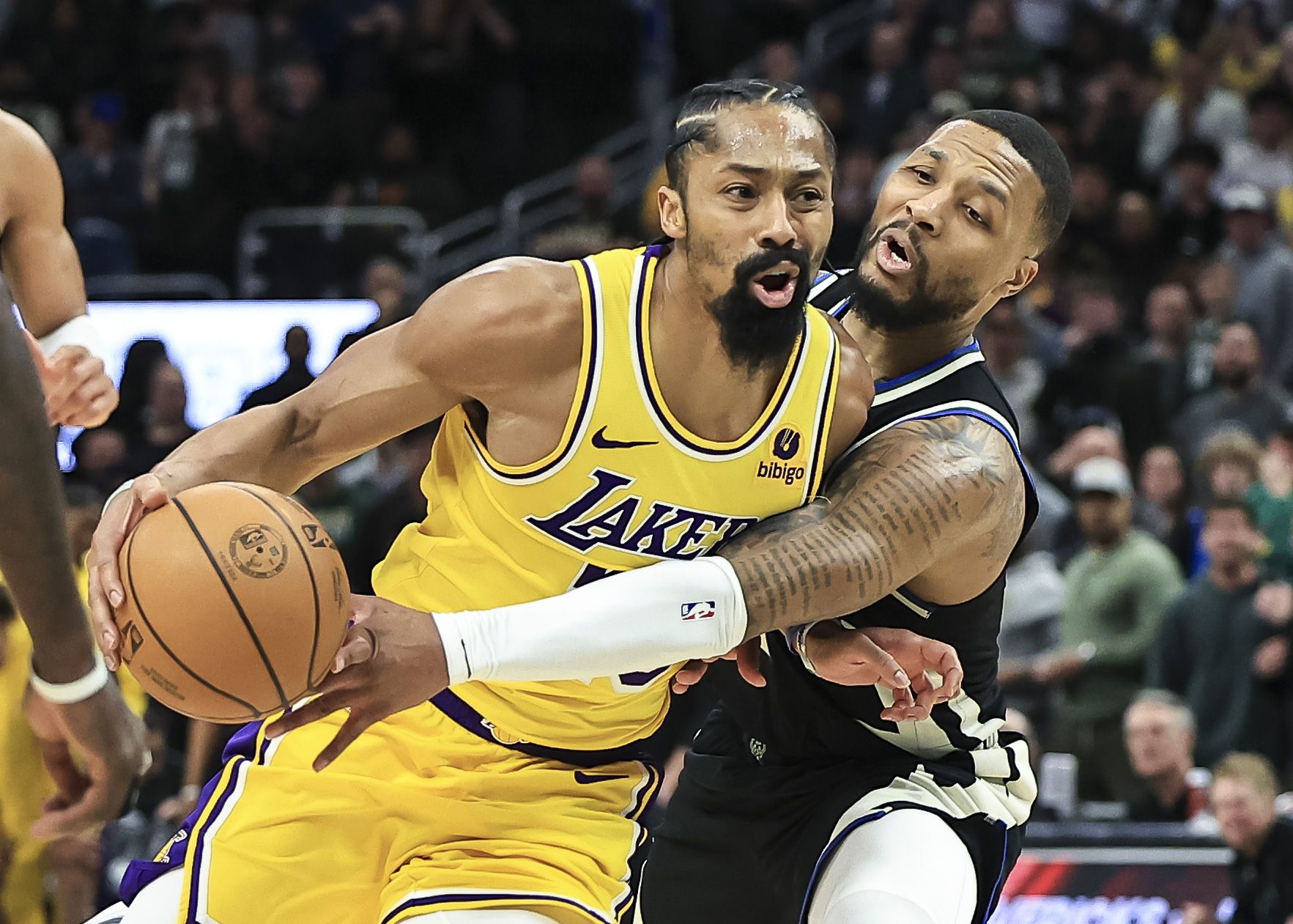 关于雄鹿鏖战两加时险胜湖人,詹皇孤身难挡的信息 关于雄鹿鏖战两加时险胜湖人,詹皇孤身难挡的信息