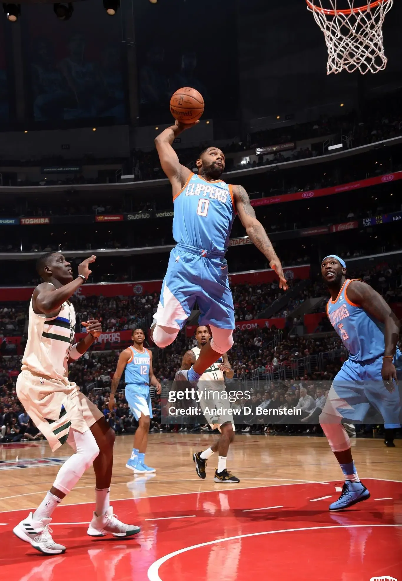 无畏挑战！篮球巨擘再次交锋的简单介绍