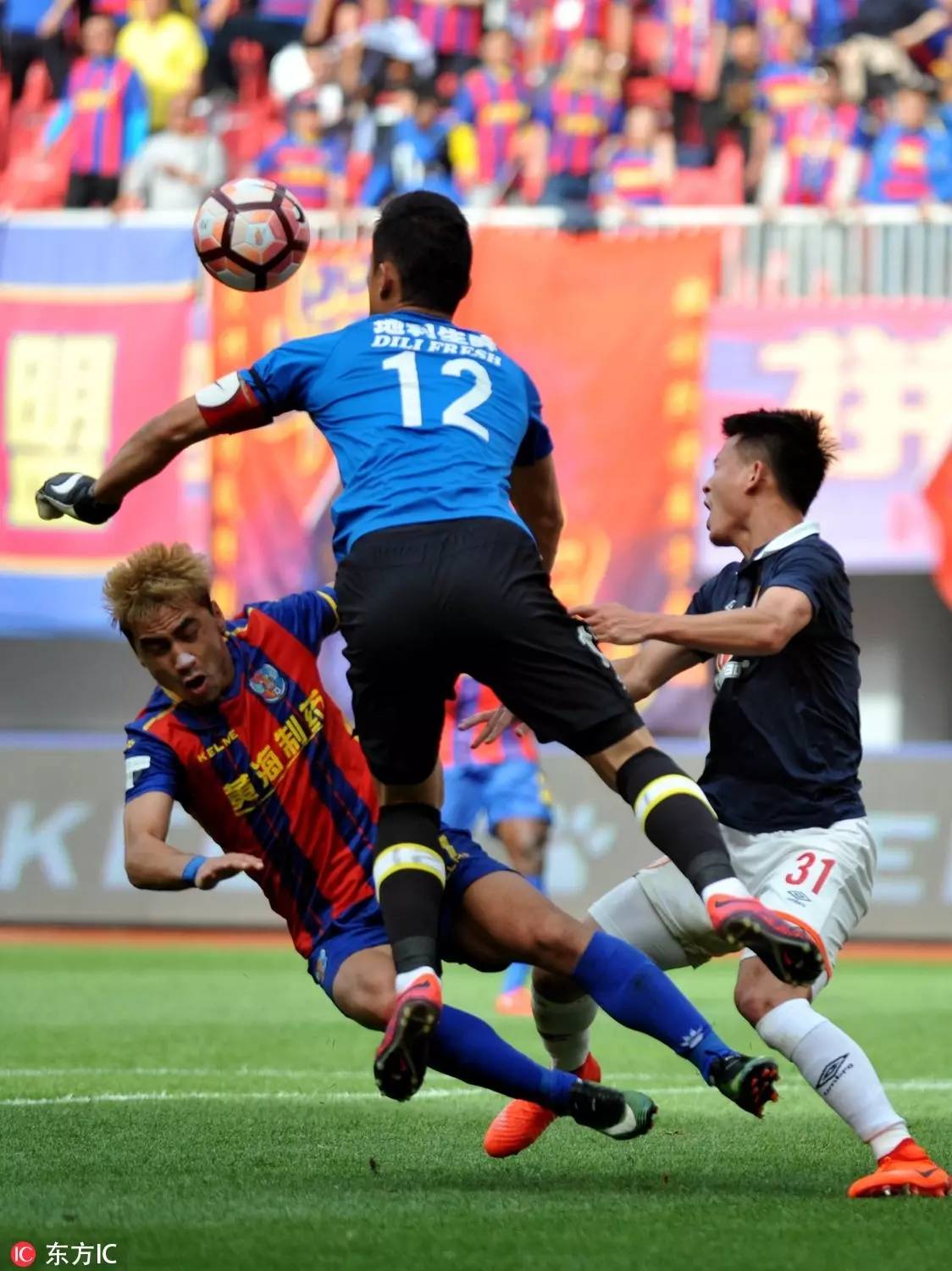 沈阳东进队员拼尽全力,抢回一城 沈阳东进队员拼尽全力,抢回一城