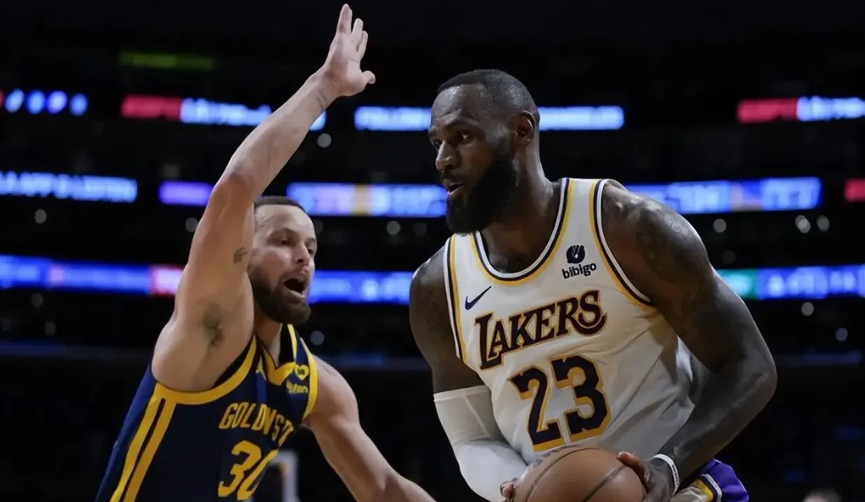 包含联盟巨星领军，勇士主场轻取火箭晋级西部决赛的词条