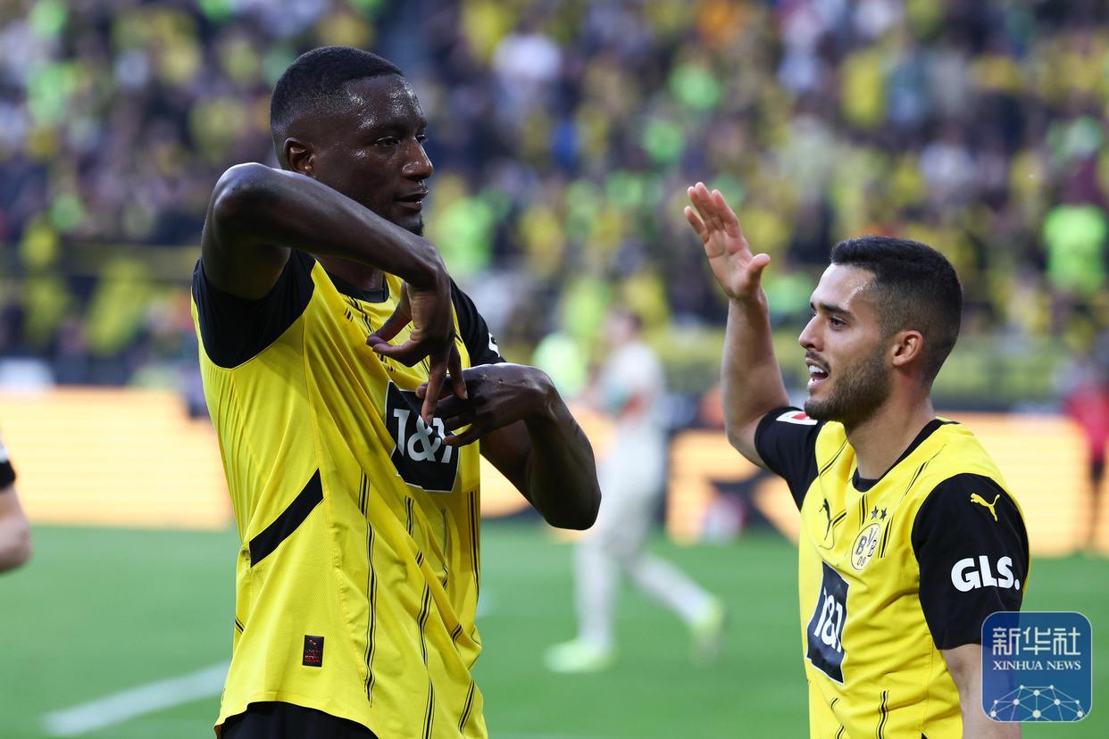 关于沙尔克客场挑战门兴格拉德巴赫，争夺保级之战的信息