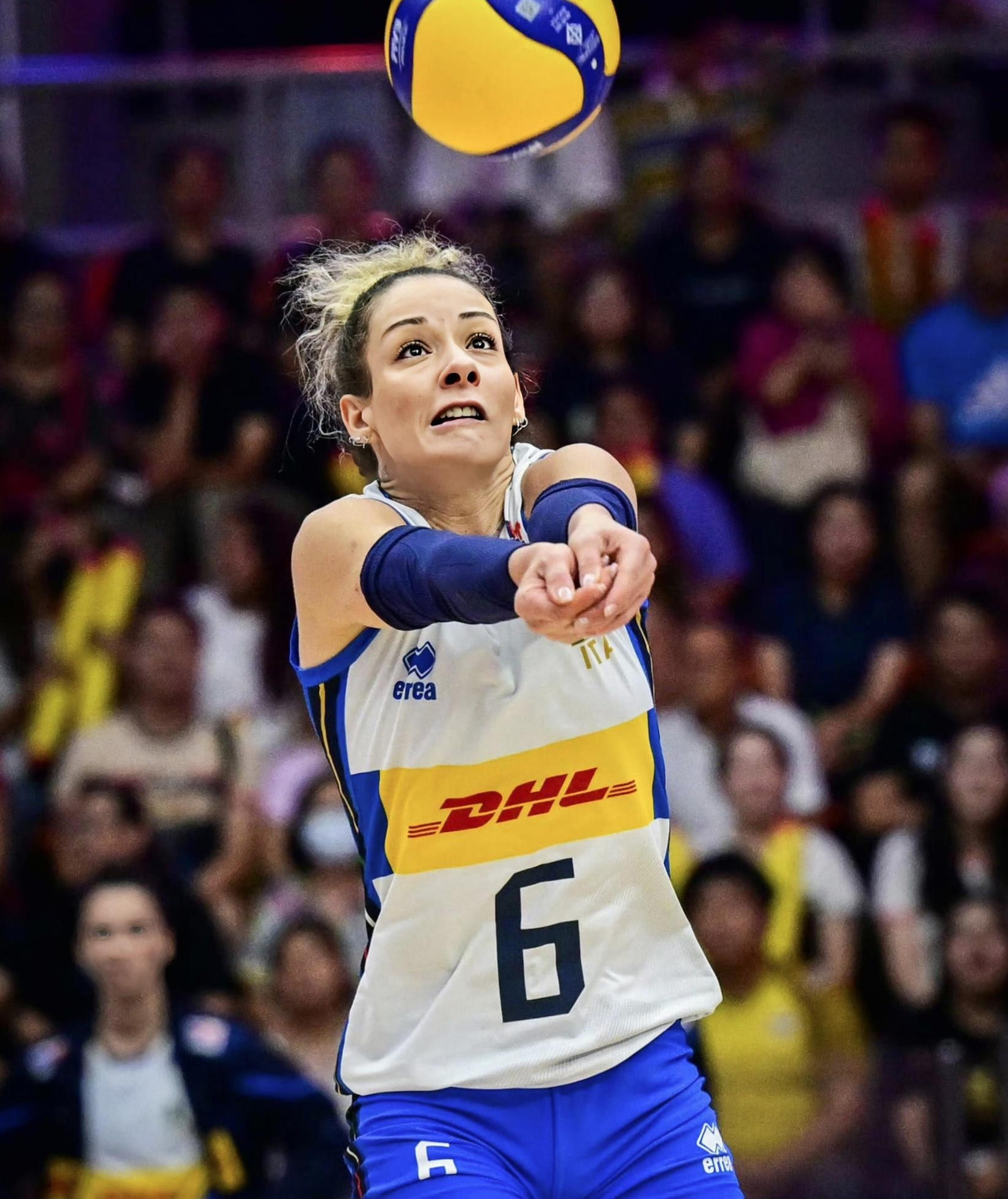 包含赛场上风云变幻，球员们的表现令人瞩目的词条