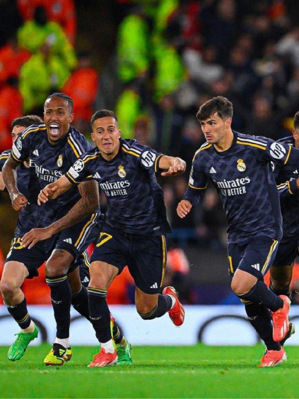 曼城对阵巴黎，欧冠四强角逐激烈的简单介绍