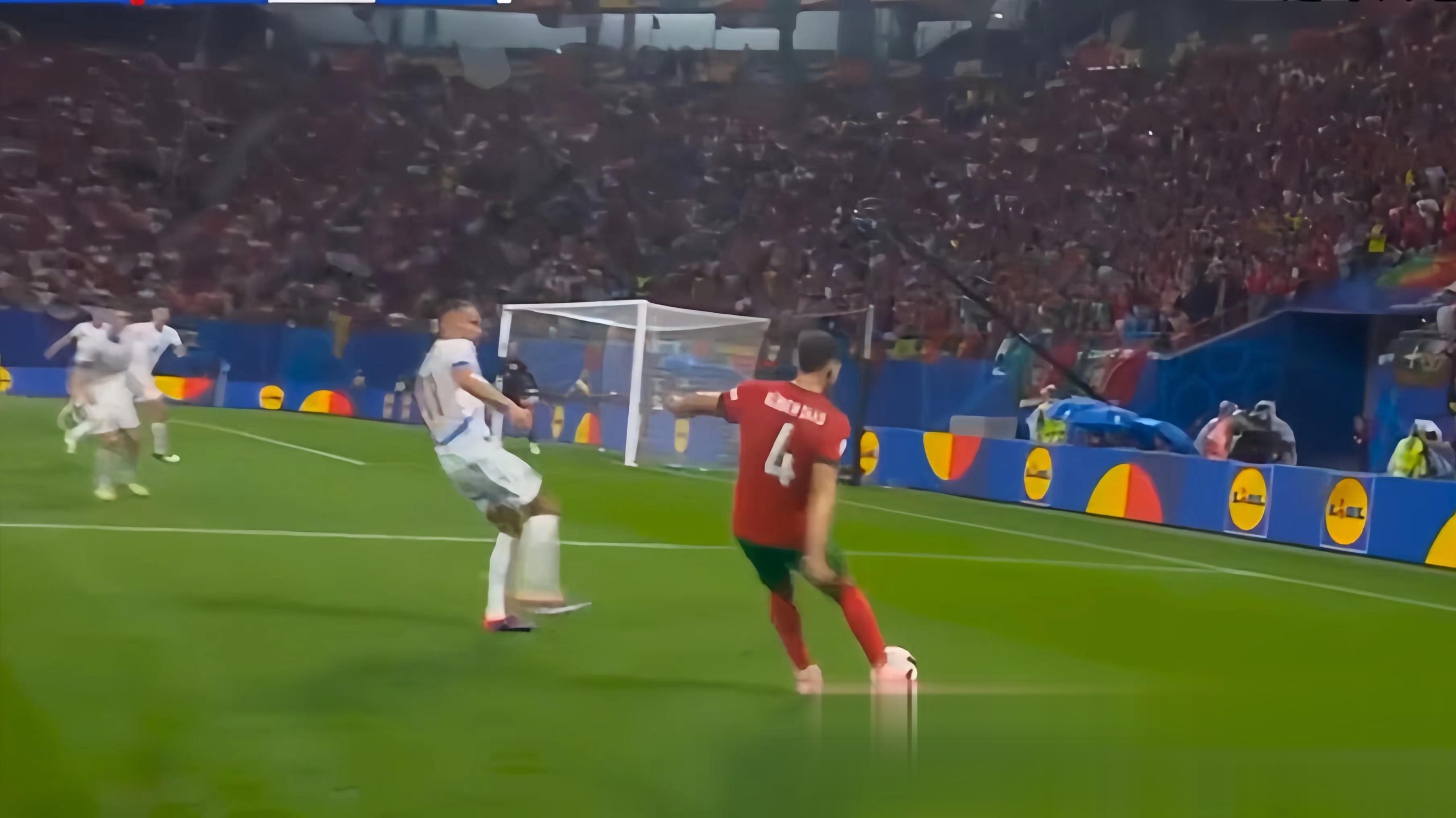 欧洲预赛震撼开幕,球场上热血沸腾的简单介绍 欧洲预赛震撼开幕,球场上热血沸腾的简单介绍