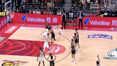 包含篮球场上的精彩对决，每个回合都扣人心弦的词条