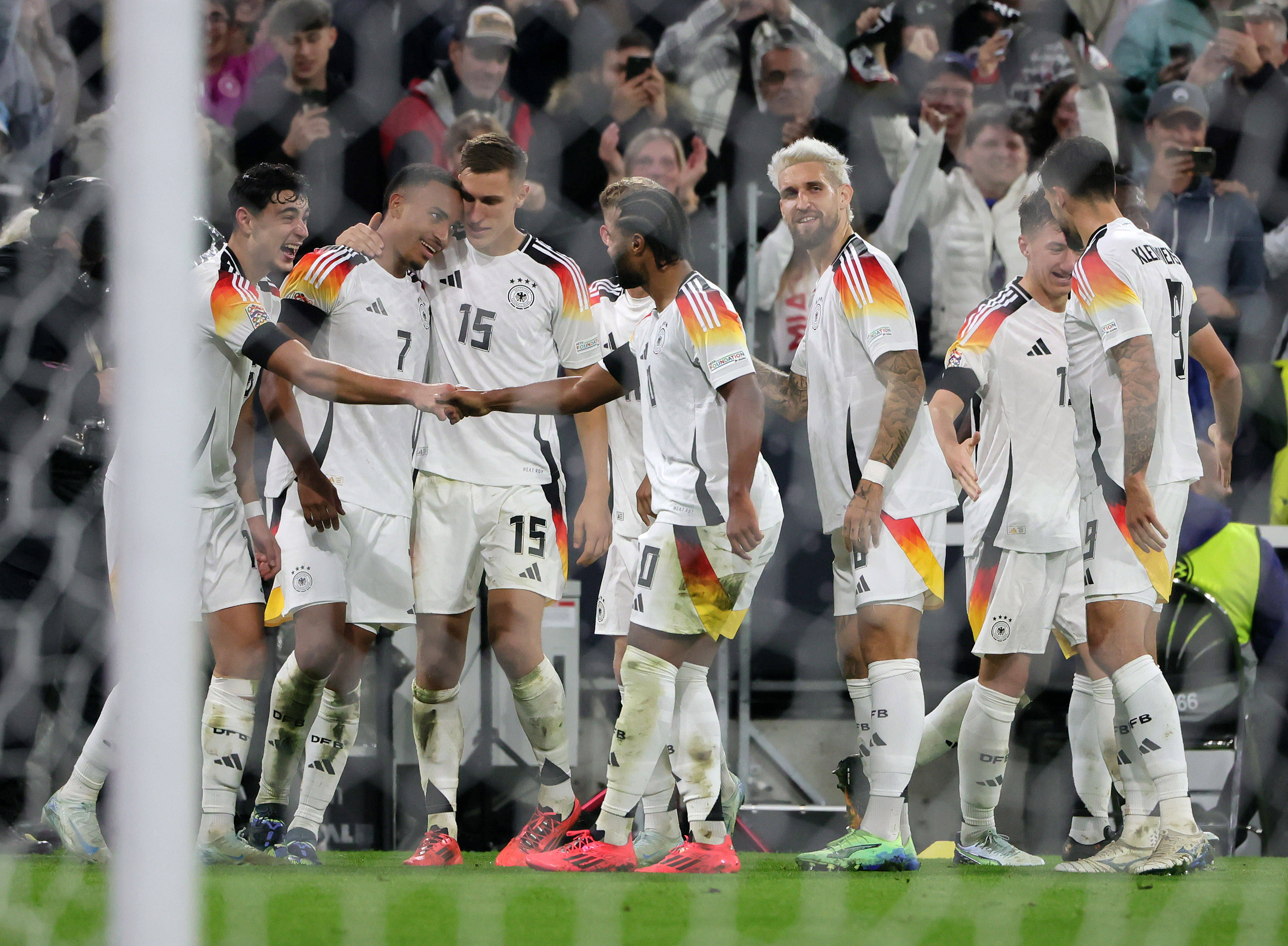 包含德国国家队力压瑞典，稳固欧锦赛小组第一的词条