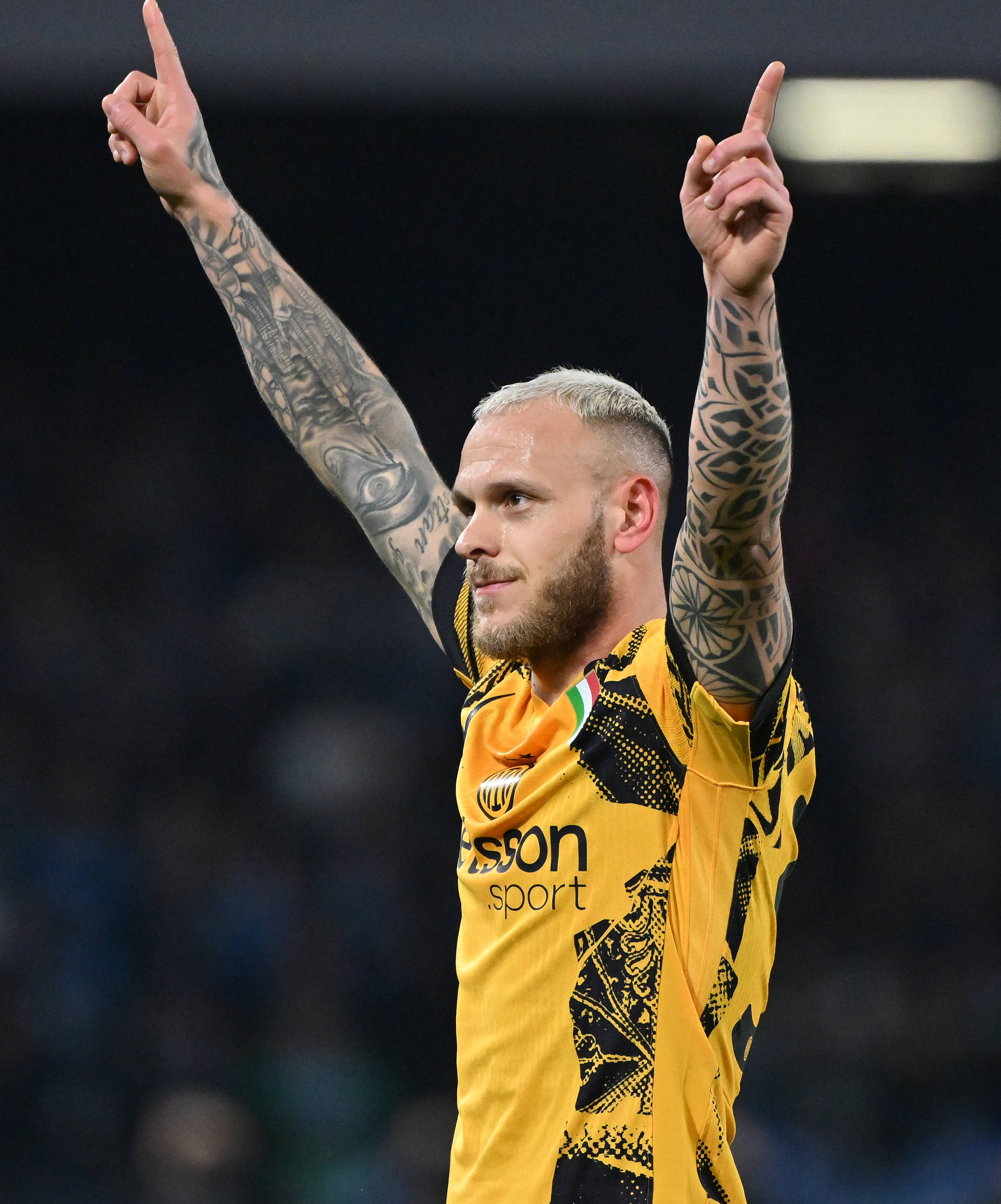 包含拼尽全力逼平对手，意甲球队力保不败的词条