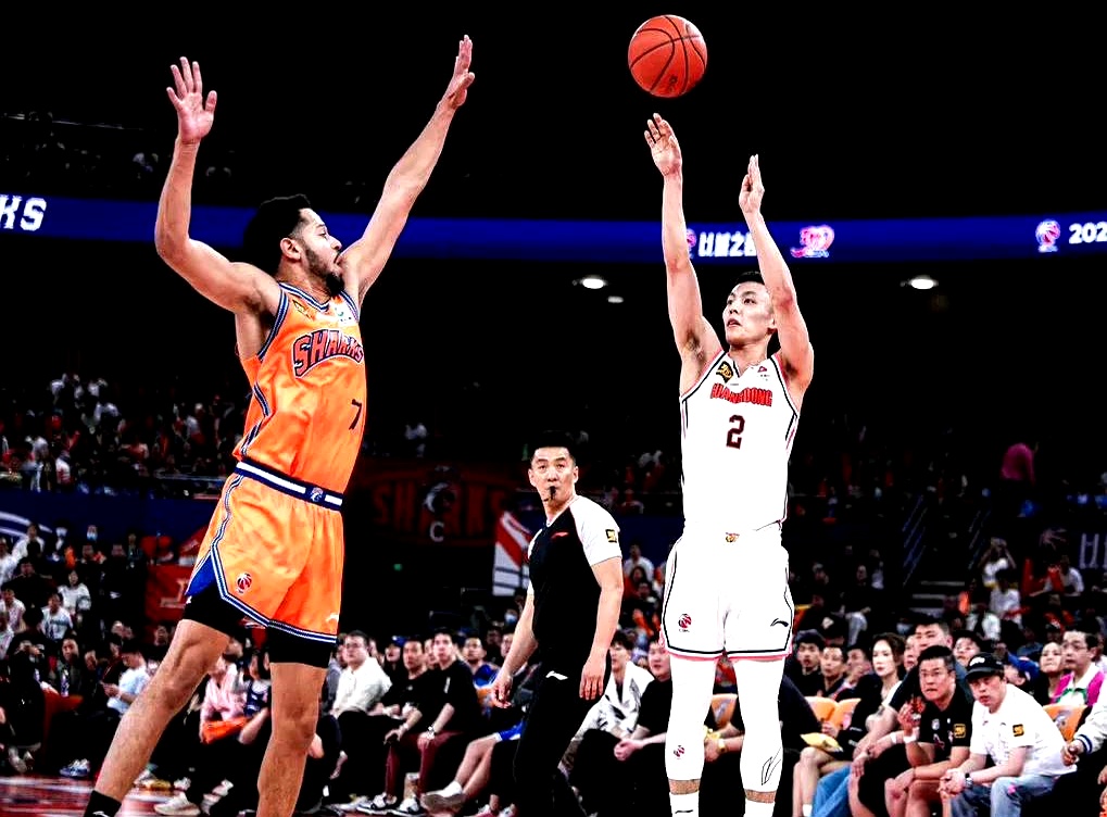 广东男篮以超高分击败上海队