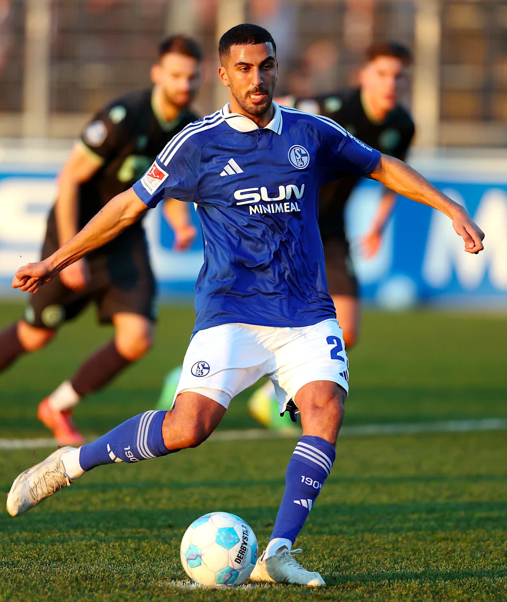 包含沙尔克球员现实状态出色，有望创造佳绩的词条